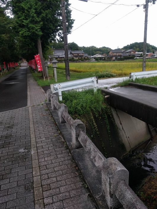 　矢川神社参道中ほど